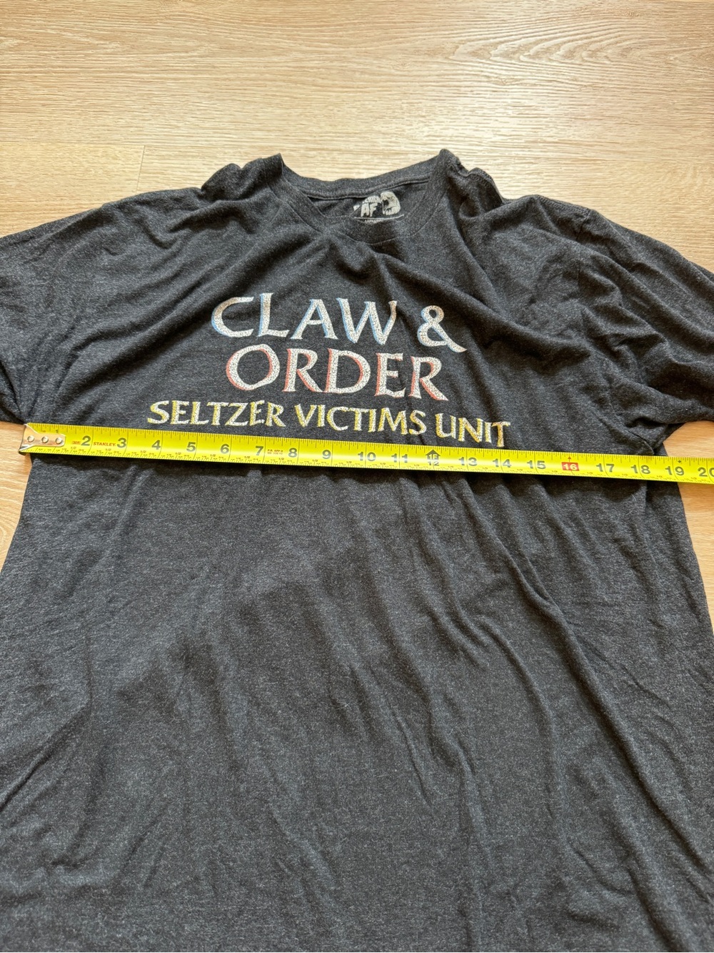 Claw & Order Gray T-Shirt Unisex Size Large - Picture 4 of 5